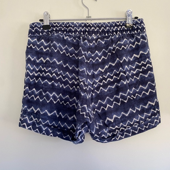 Old Navy cotton chevron shorts! XS - Picture 2 of 3